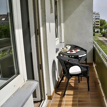 Schickes Mit Parkplatz, 10 Min Zum Flughafen Apartment *