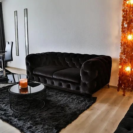 Apartment Schickes Mit Parkplatz, 10 Min Zum Flughafen
